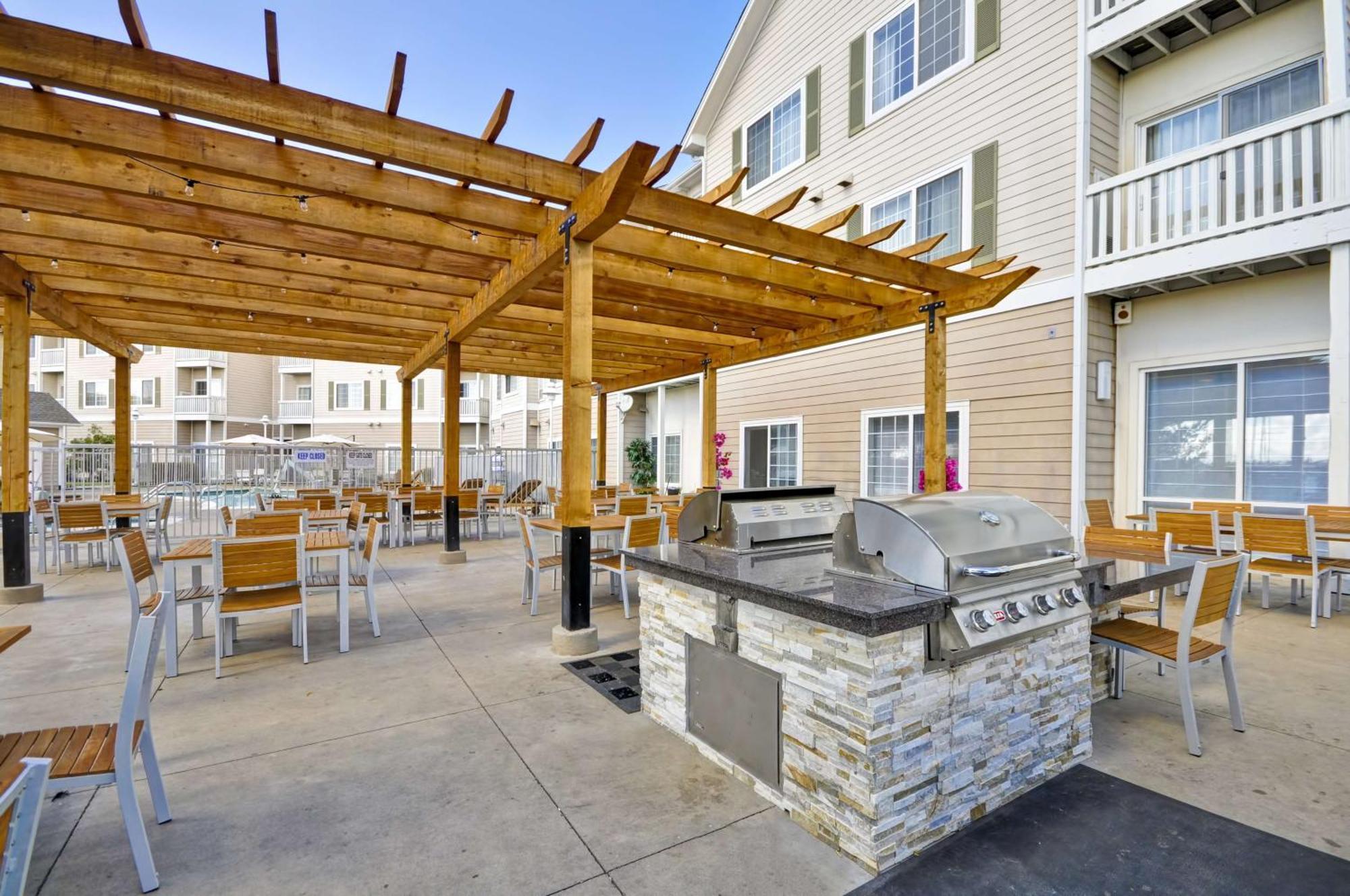 Homewood Suites By Hilton - Oakland Waterfront Exterior photo